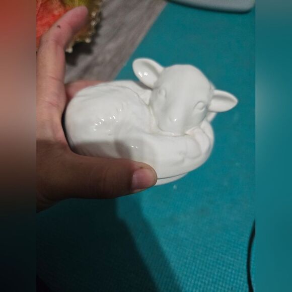 White dolomite Dish with Lamb Shaped Lid - Picture 4 of 7